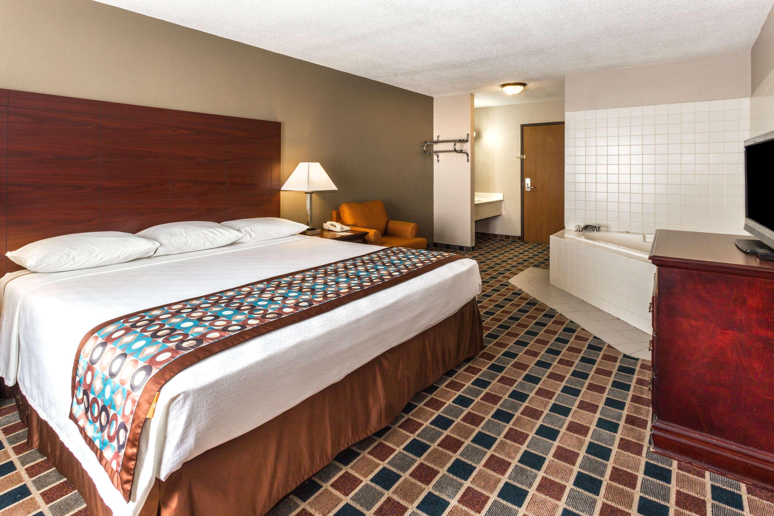 Super 8 By Wyndham Frankfort In Ngoại thất bức ảnh