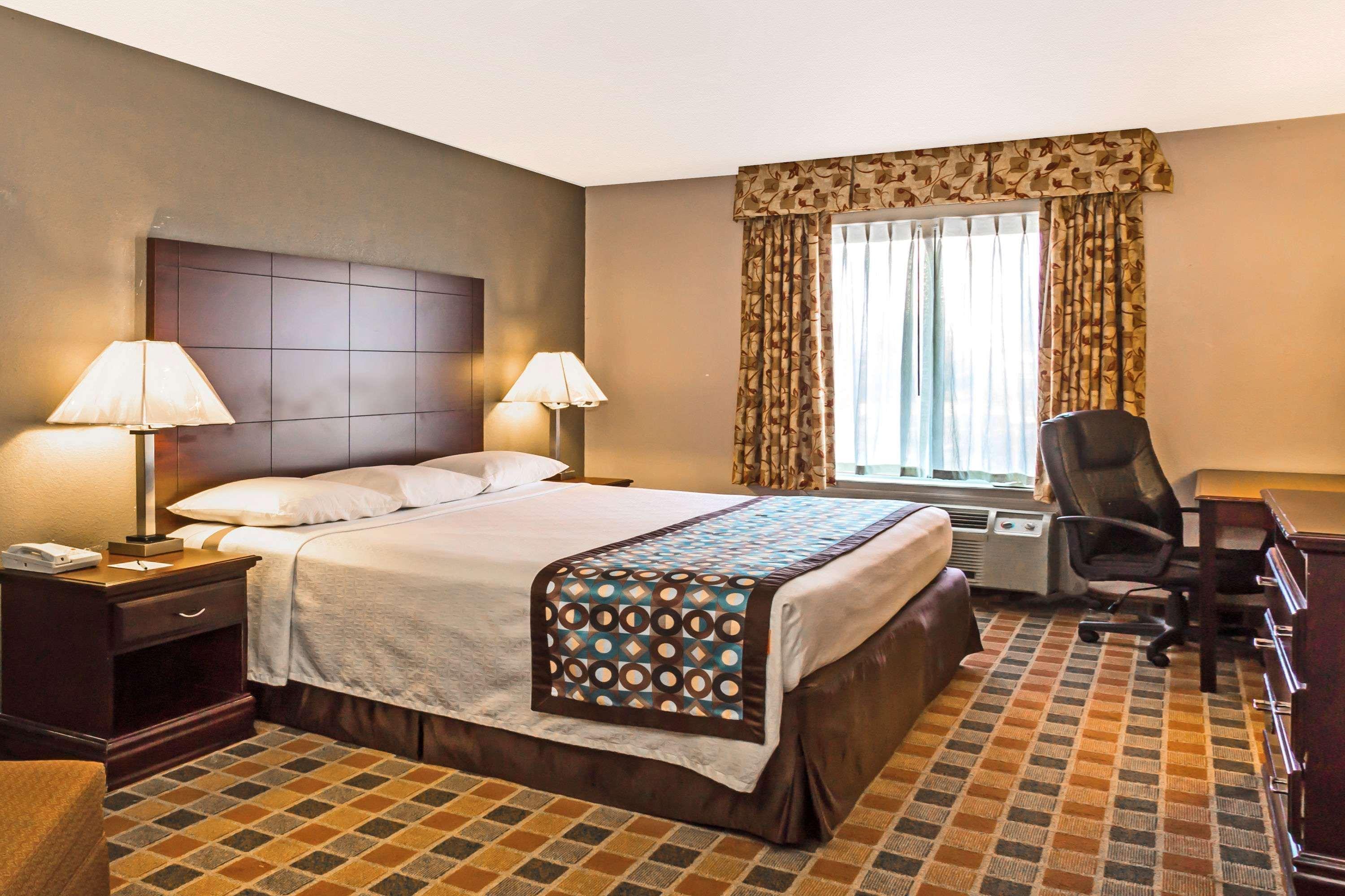 Super 8 By Wyndham Frankfort In Ngoại thất bức ảnh