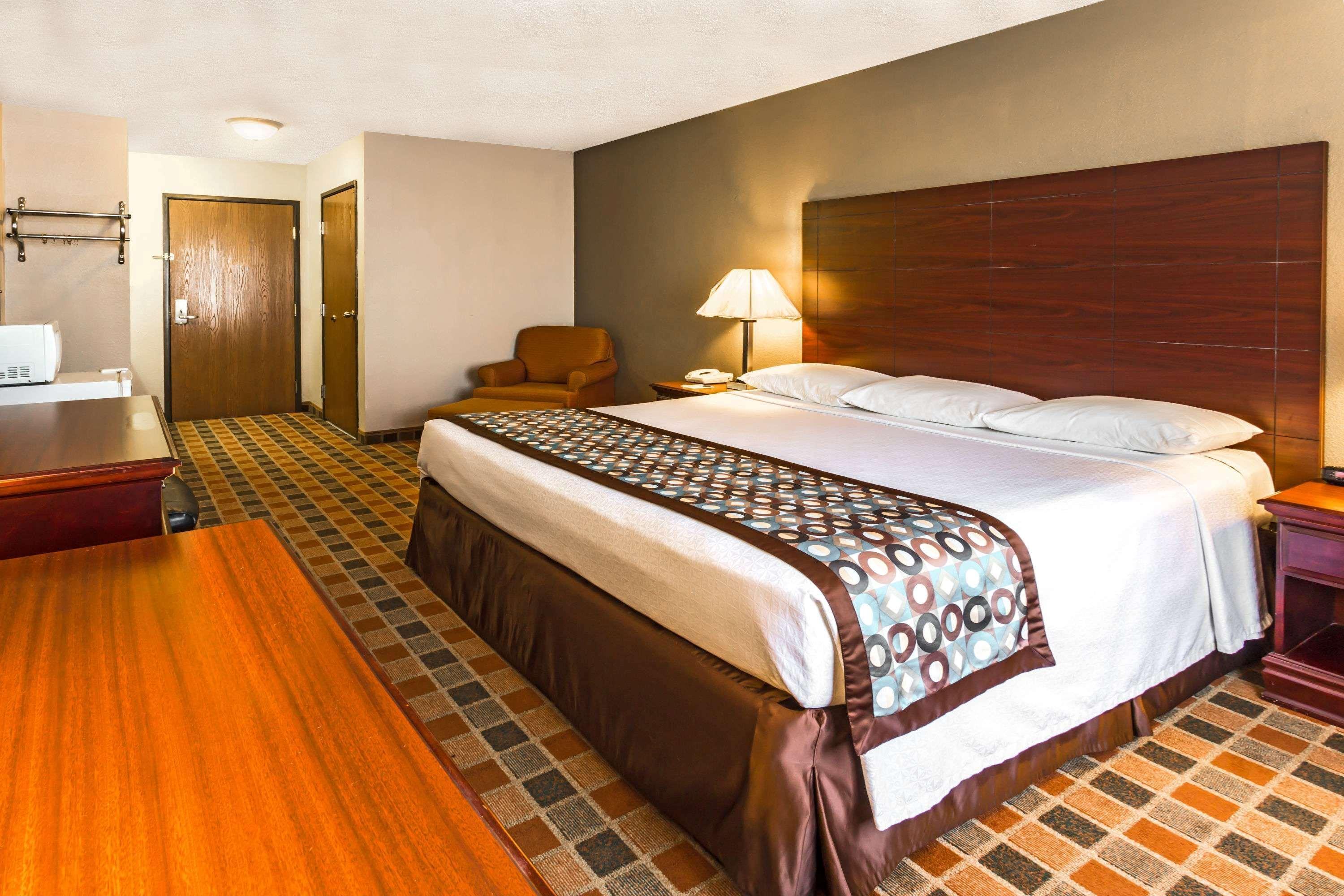 Super 8 By Wyndham Frankfort In Ngoại thất bức ảnh